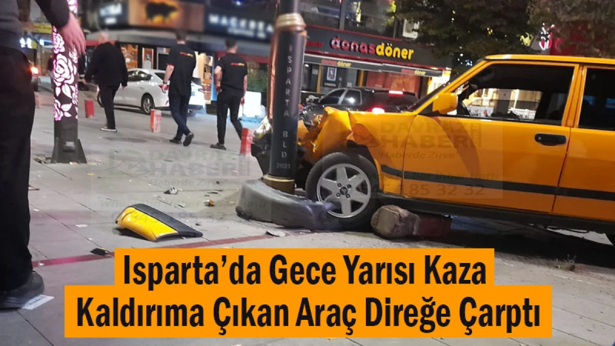 Isparta’da Gece Yarısı Kaza! Kaldırıma Çıkan Araç Direğe Çarptı
